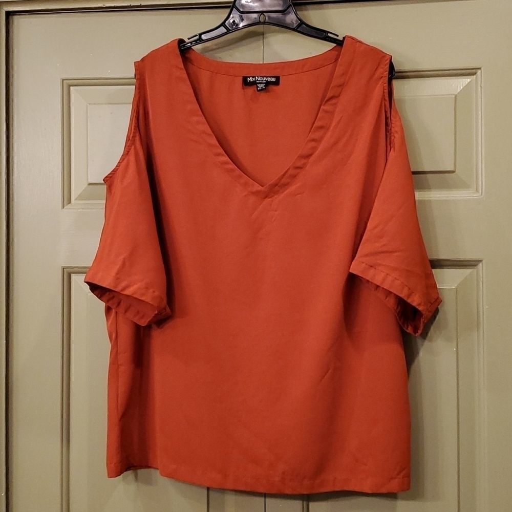 Mix Nouveau burnt orange cold shoulder v neck top